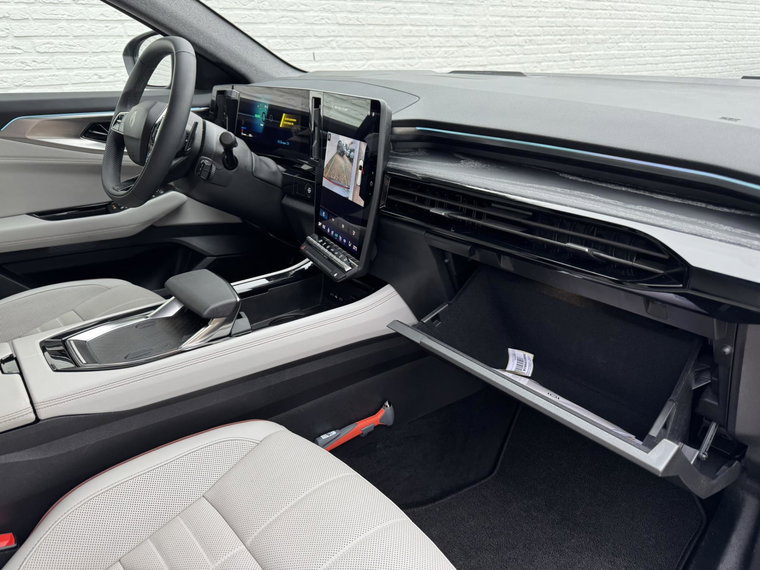 Vehicle Image 52