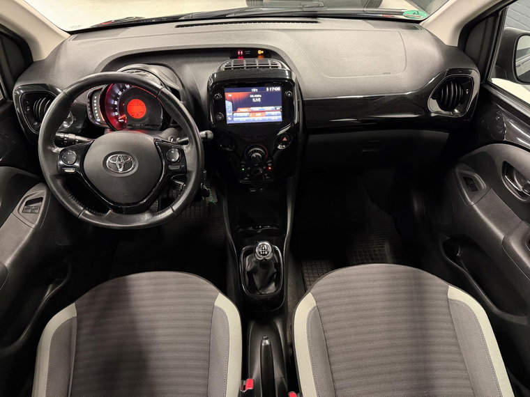 Vehicle Image 12