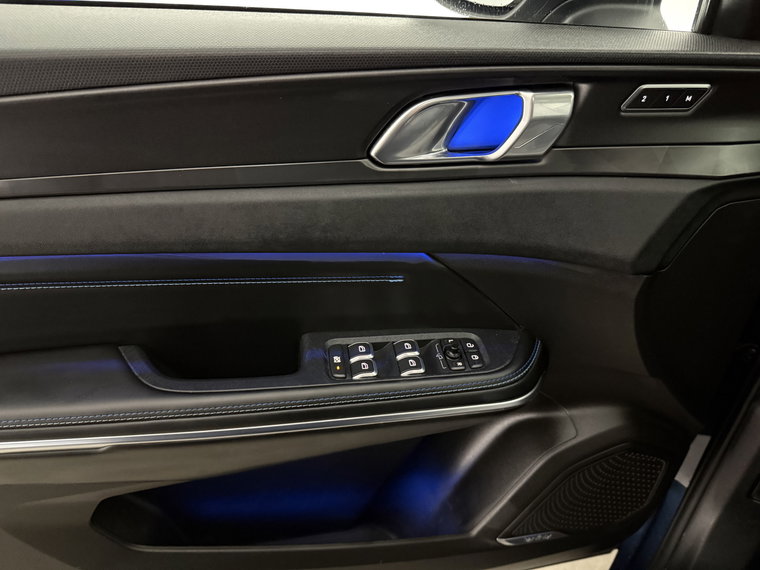Vehicle Image 38