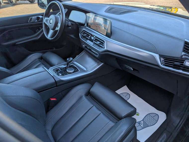 Vehicle Image 19