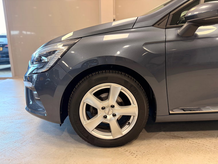 Vehicle Image 25