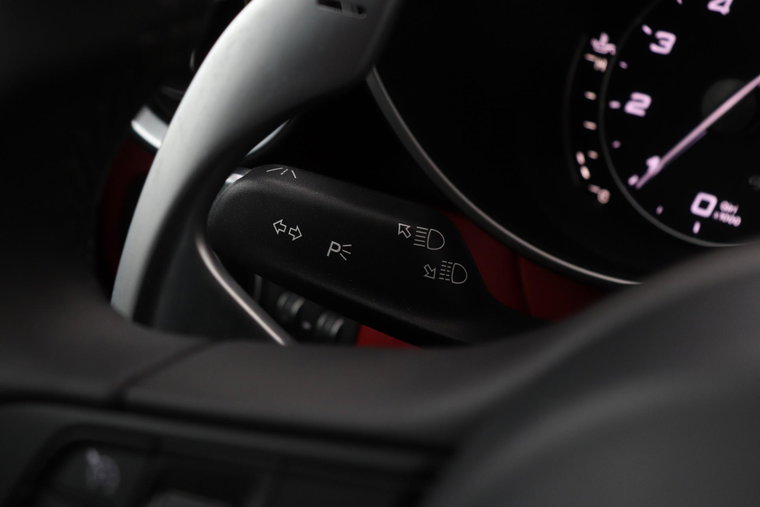Vehicle Image 32