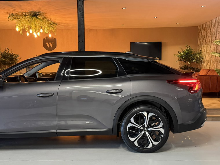 Vehicle Image 17