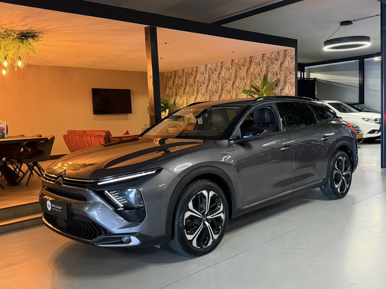 Vehicle Image 10