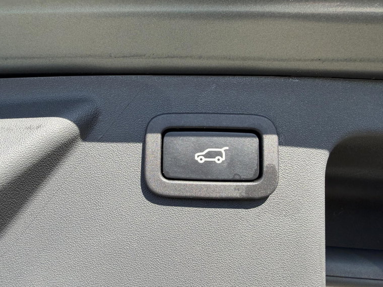 Vehicle Image 26