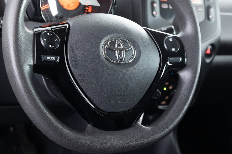 Vehicle Image 9