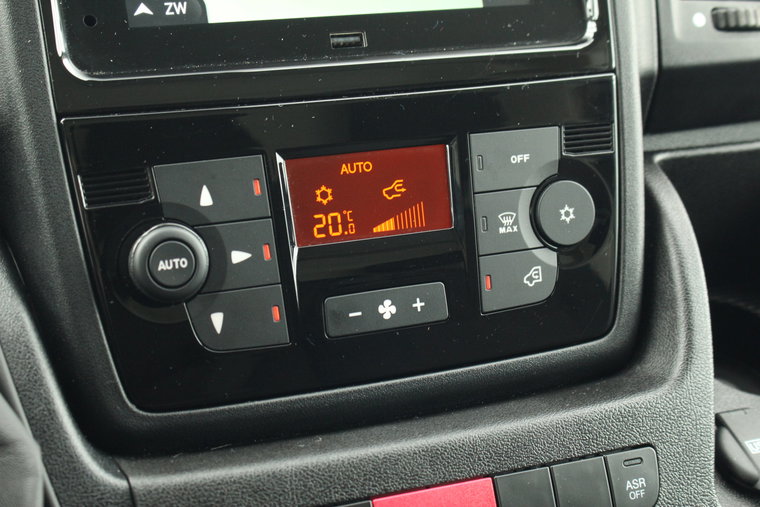 Vehicle Image 29