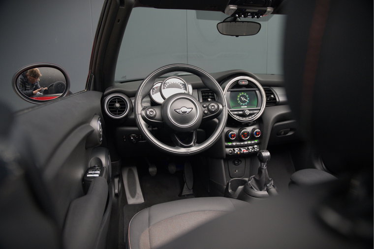 Vehicle Image 25