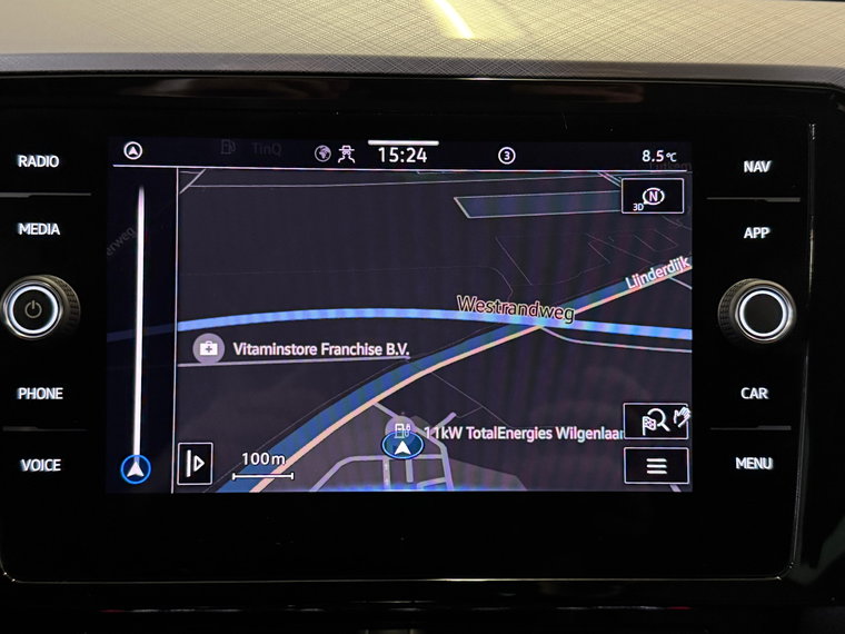 Vehicle Image 25