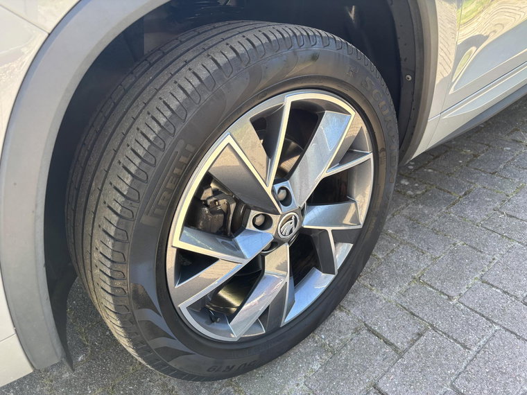 Vehicle Image 32