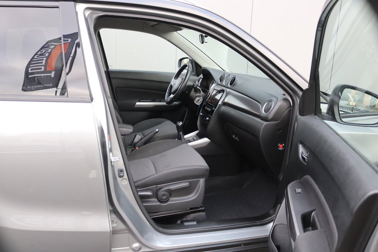 Vehicle Image 12