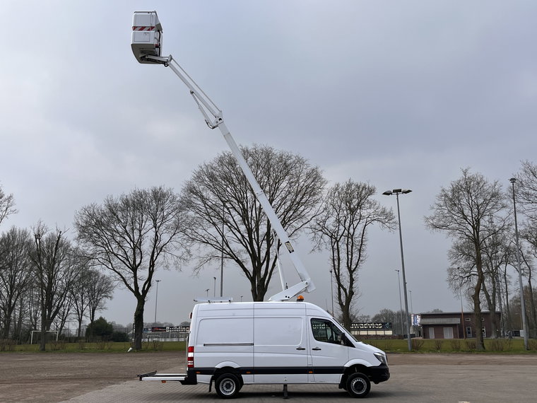 Vehicle Image 32