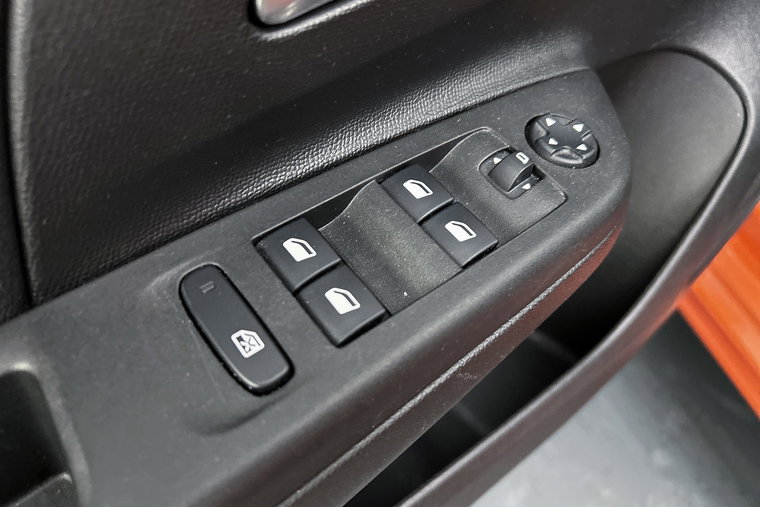 Vehicle Image 19