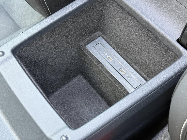 Vehicle Image 38