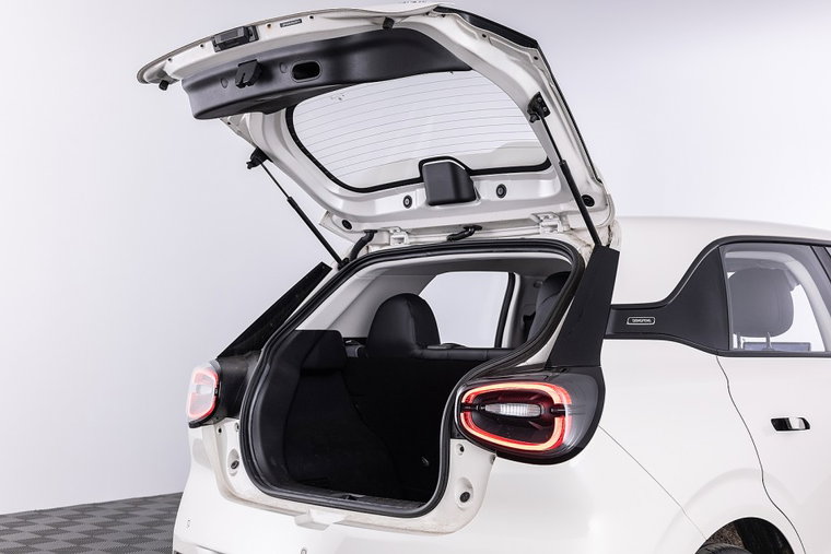 Vehicle Image 32