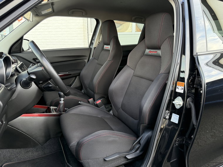 Vehicle Image 25