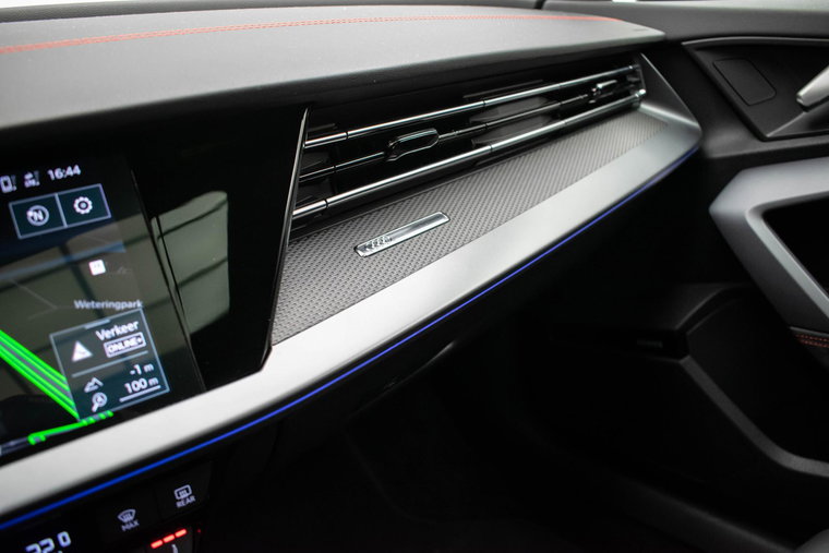 Vehicle Image 38