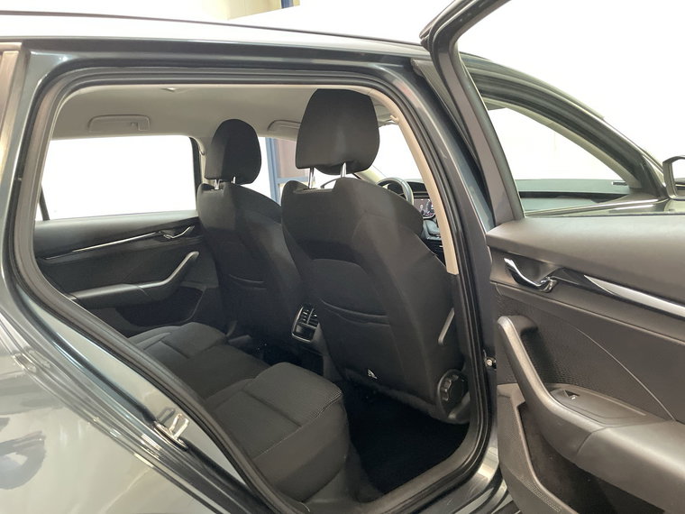 Vehicle Image 17