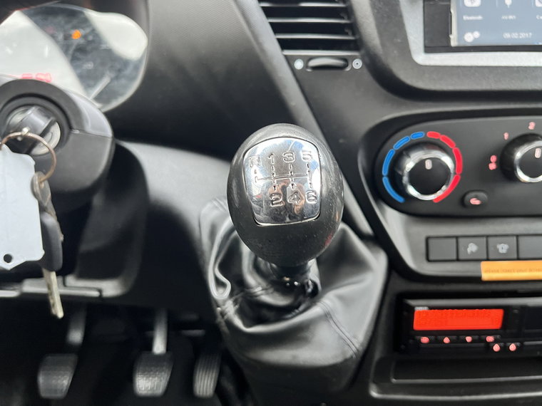 Vehicle Image 32
