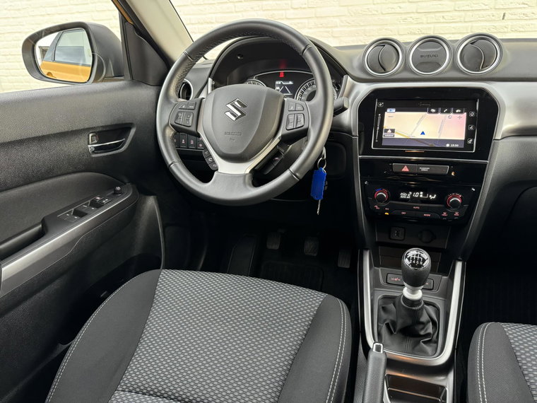 Vehicle Image 25