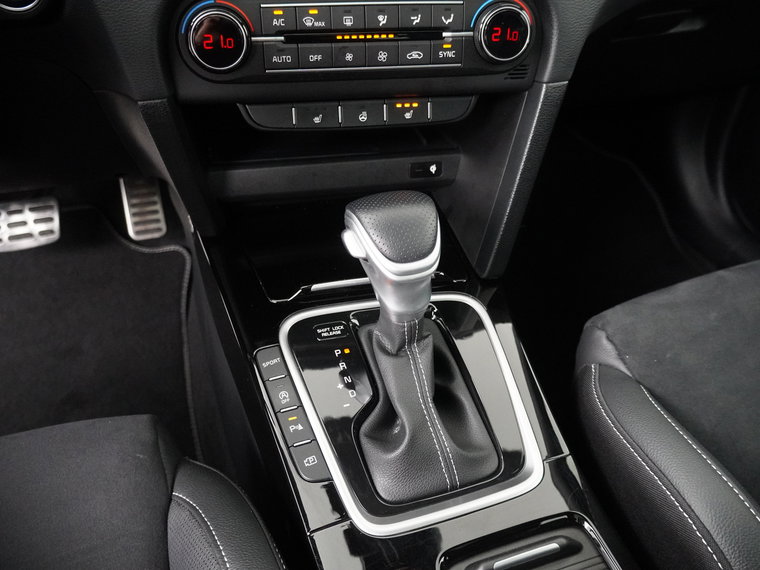 Vehicle Image 32