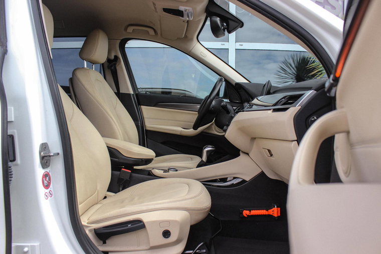Vehicle Image 15