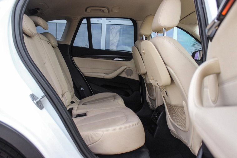 Vehicle Image 19
