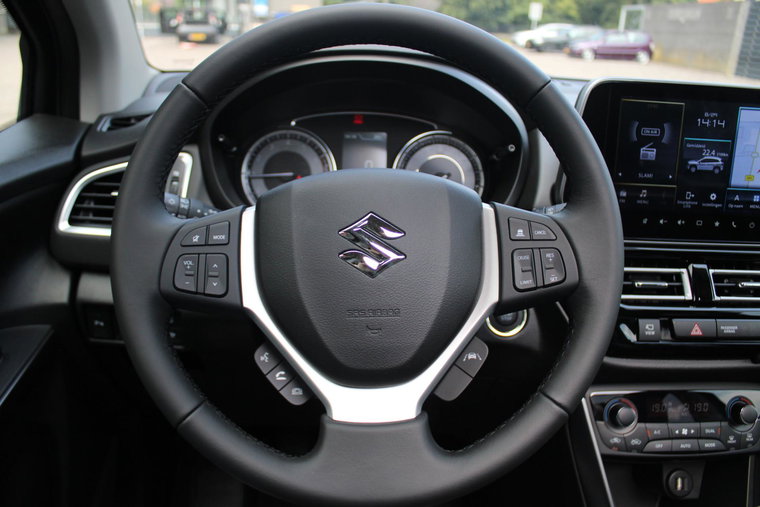 Vehicle Image 25