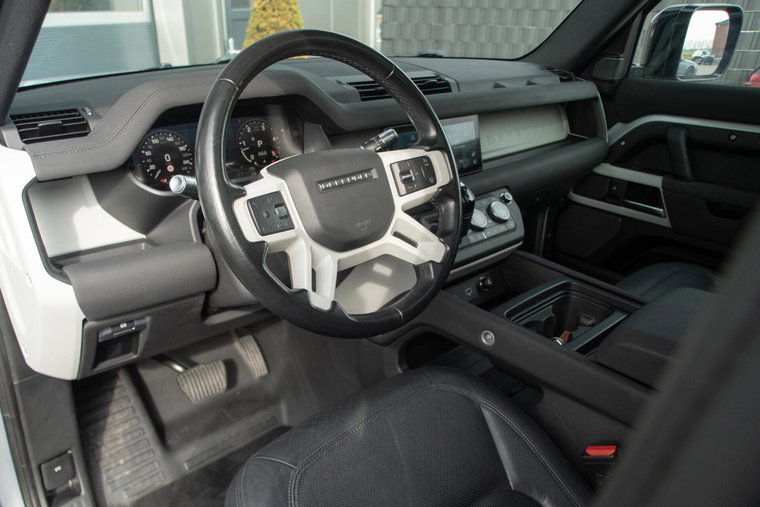 Vehicle Image 23