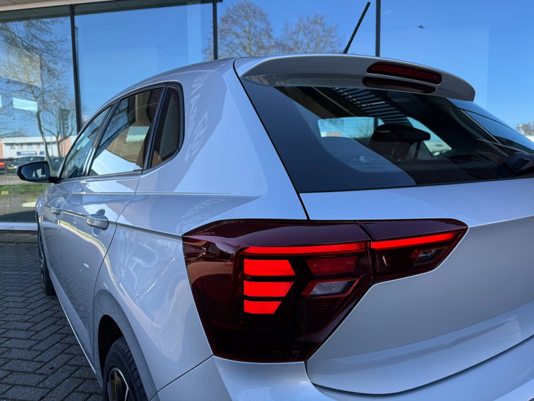 Vehicle Image 35