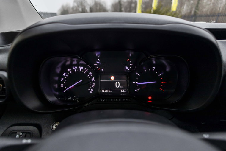 Vehicle Image 25