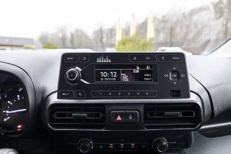 Vehicle Image 30