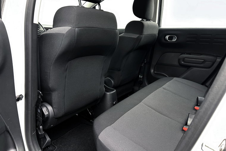 Vehicle Image 13