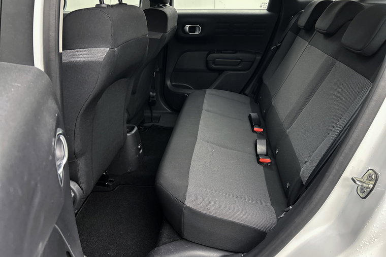 Vehicle Image 25