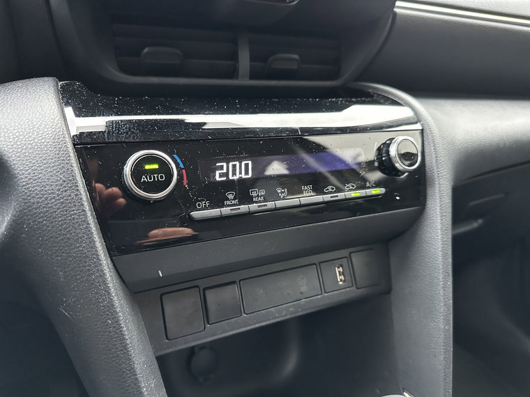 Vehicle Image 16