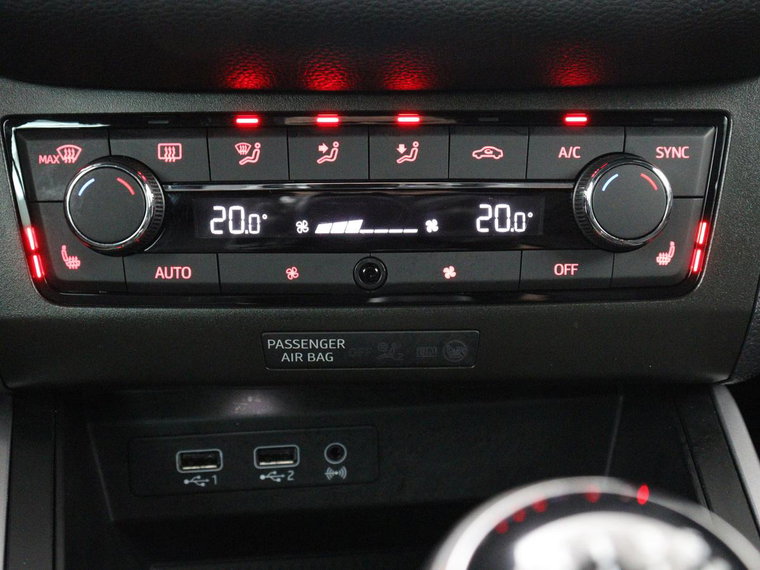 Vehicle Image 28