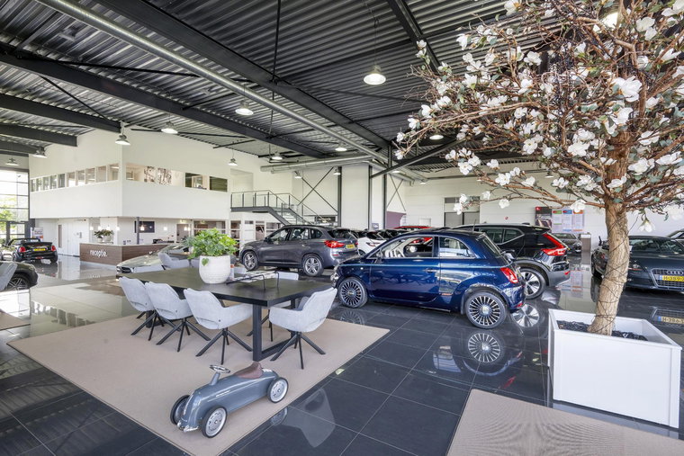 Vehicle Image 38