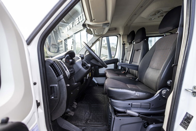 Vehicle Image 9