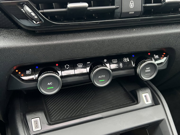 Vehicle Image 25