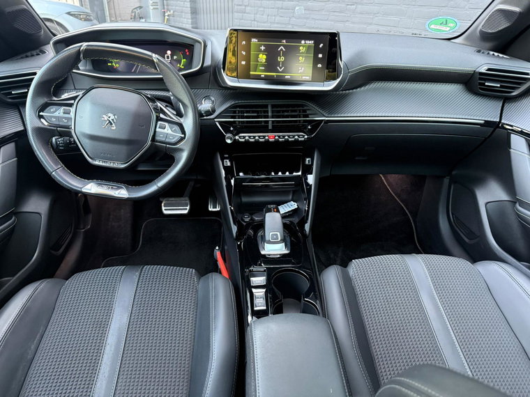Vehicle Image 25