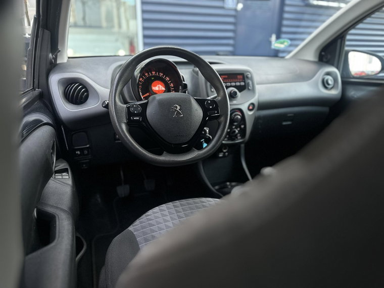 Vehicle Image 12