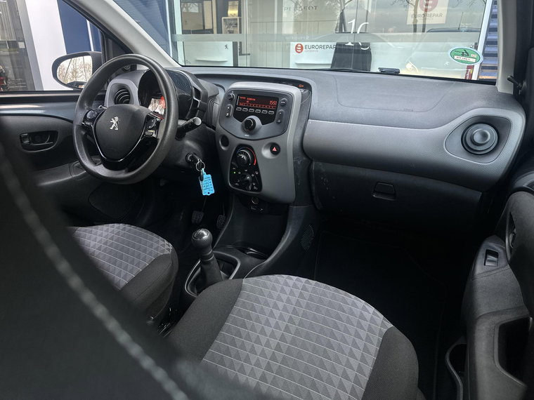 Vehicle Image 13