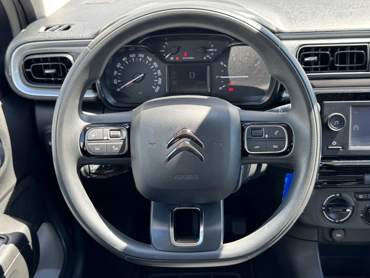 Vehicle Image 25
