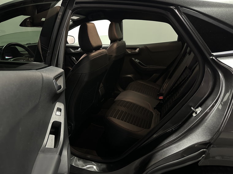 Vehicle Image 25