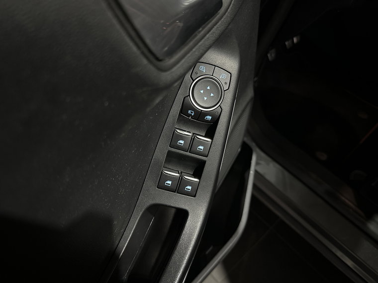 Vehicle Image 28
