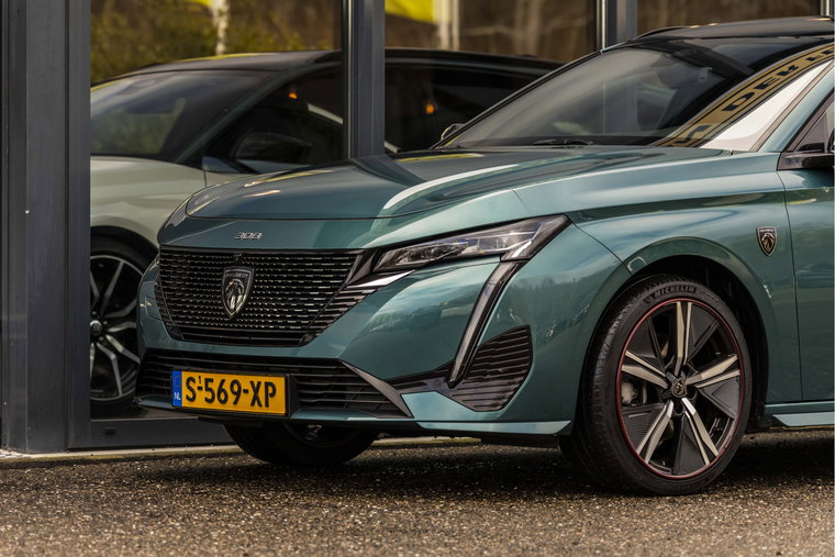 Vehicle Image 11