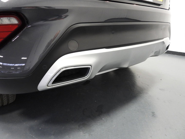 Vehicle Image 32