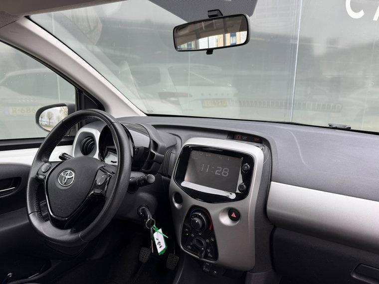 Vehicle Image 14