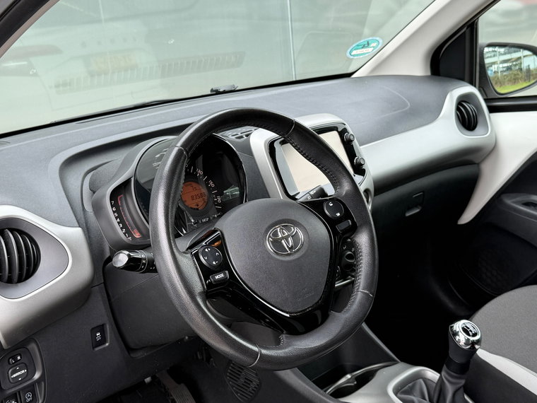 Vehicle Image 10
