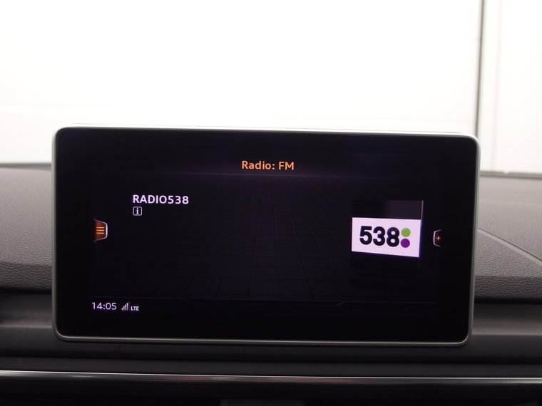 Vehicle Image 25